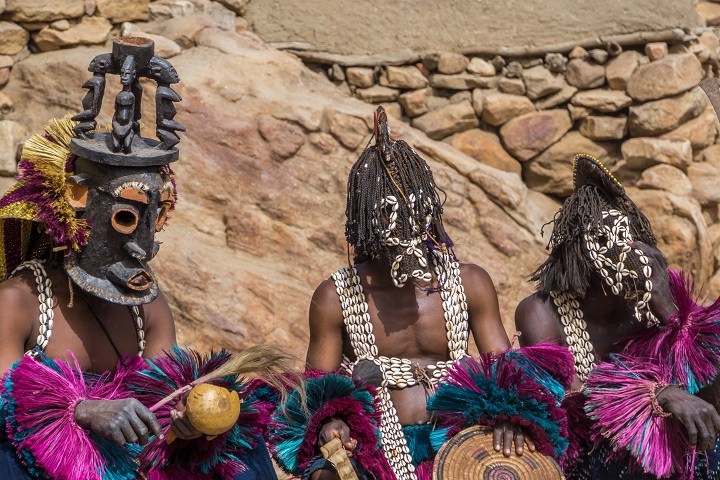ドゴン族の文化と仮面ダンス